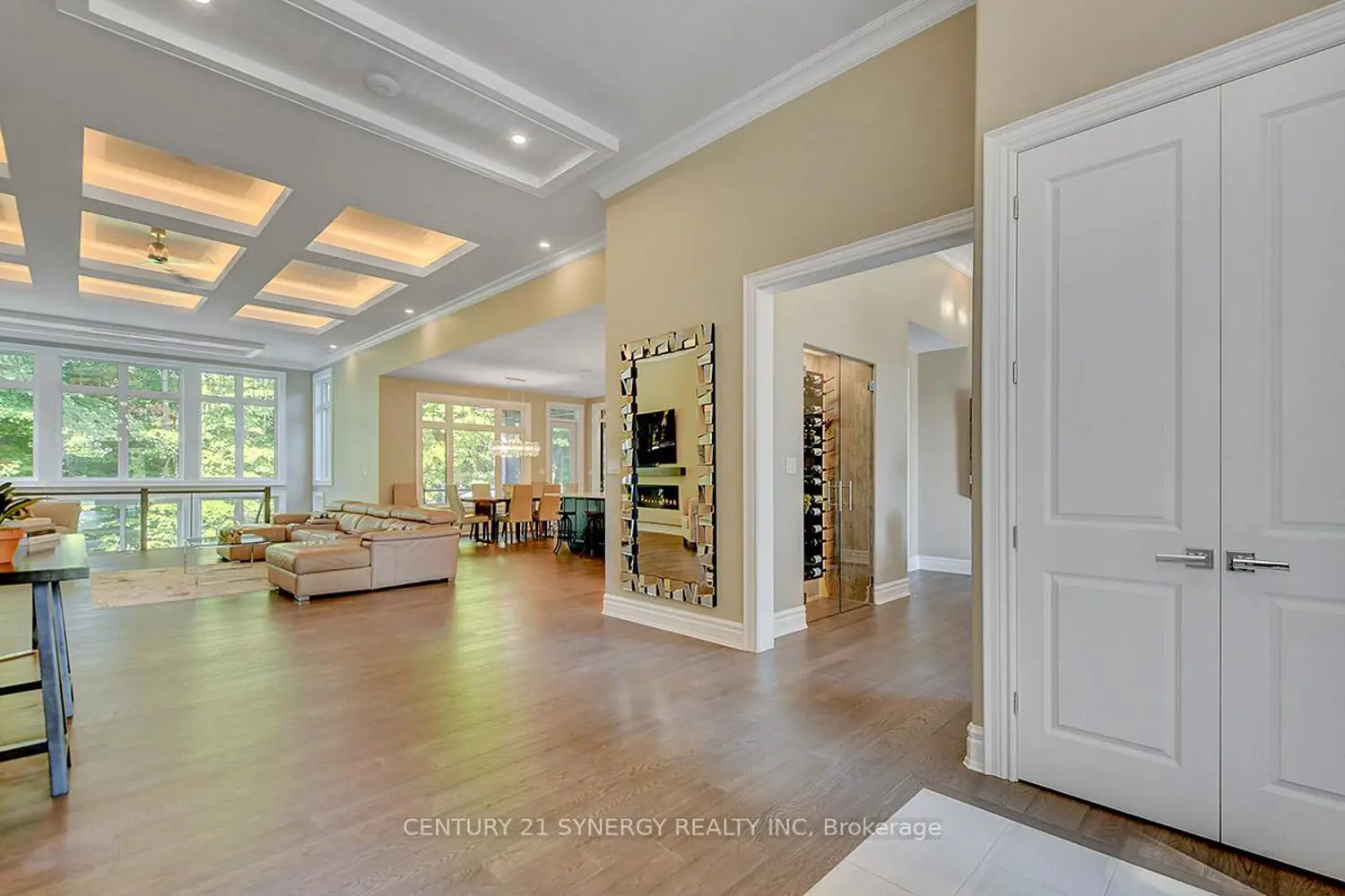 1443 Duchess Crescent photo 3