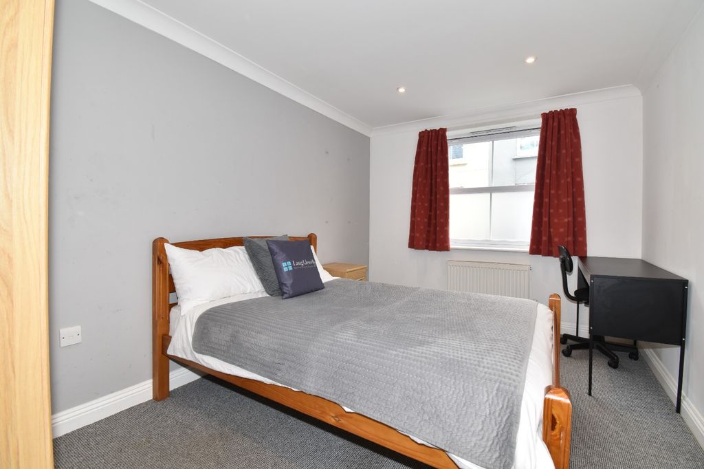 4 bed flat to rentGyllyng Street, Falmouth TR11