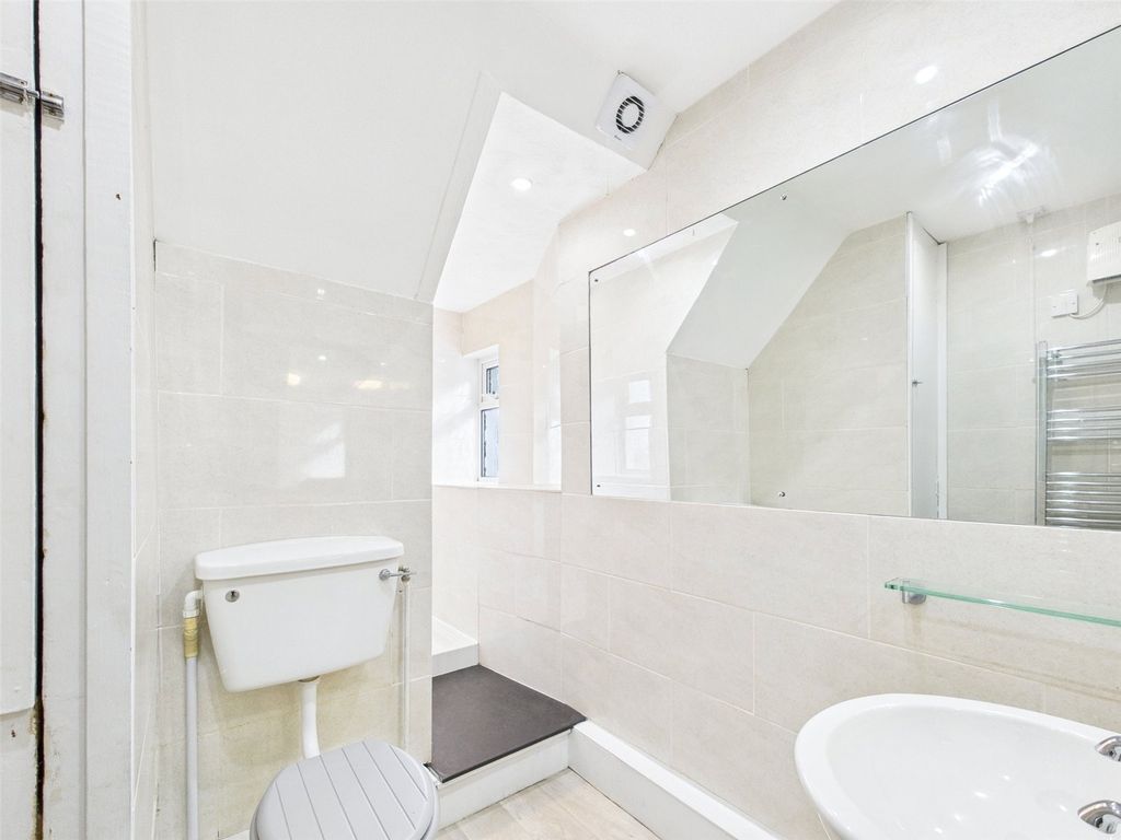 Additional image 7 of 2 bed flat to rentTrebetherick, Wadebridge, Cornwall PL27