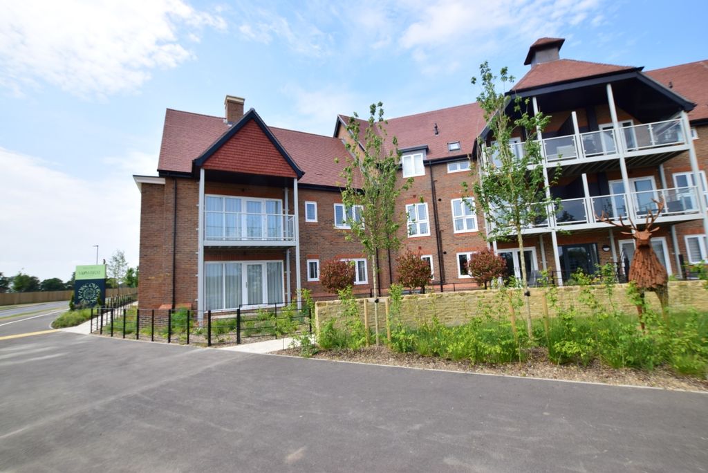 Additional image 11 of 2 bed flat to rentButtercup Road, Horsham RH12