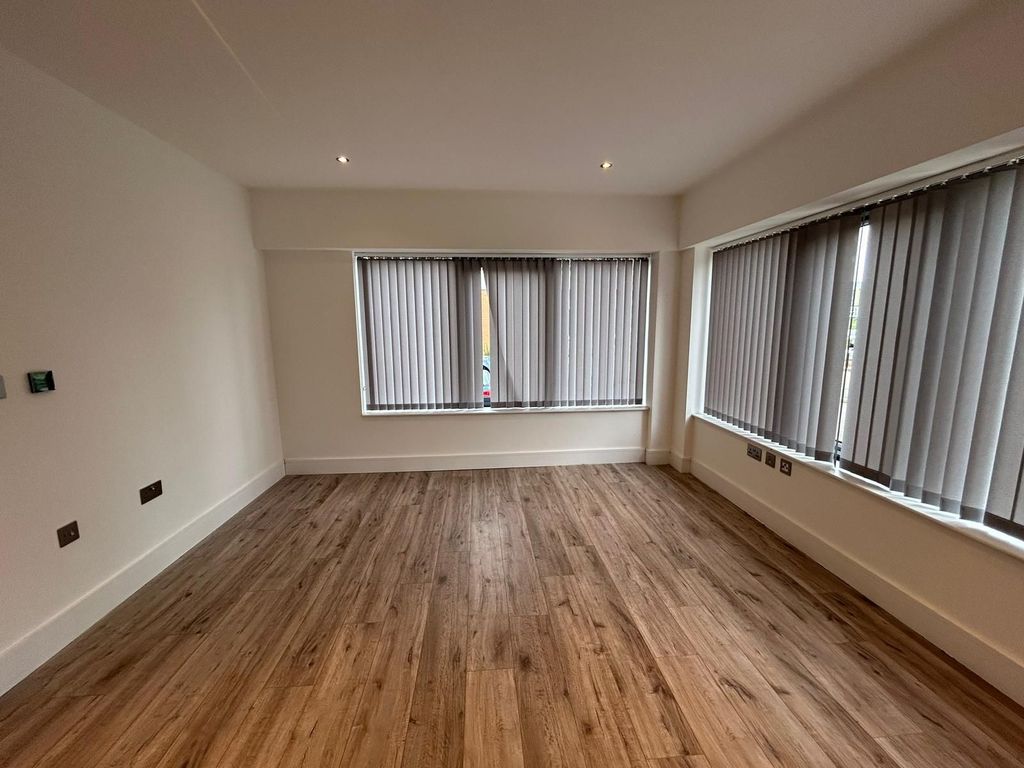 Additional image 5 of 2 bed flat to rentLeat House, Overbridge Square, Newbury RG14