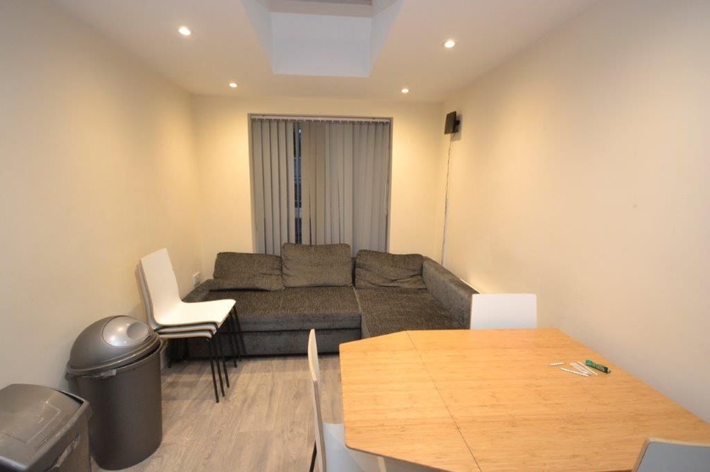 Additional image 2 of 6 bed semi-detached house to rentGloucester Road, Bristol BS7