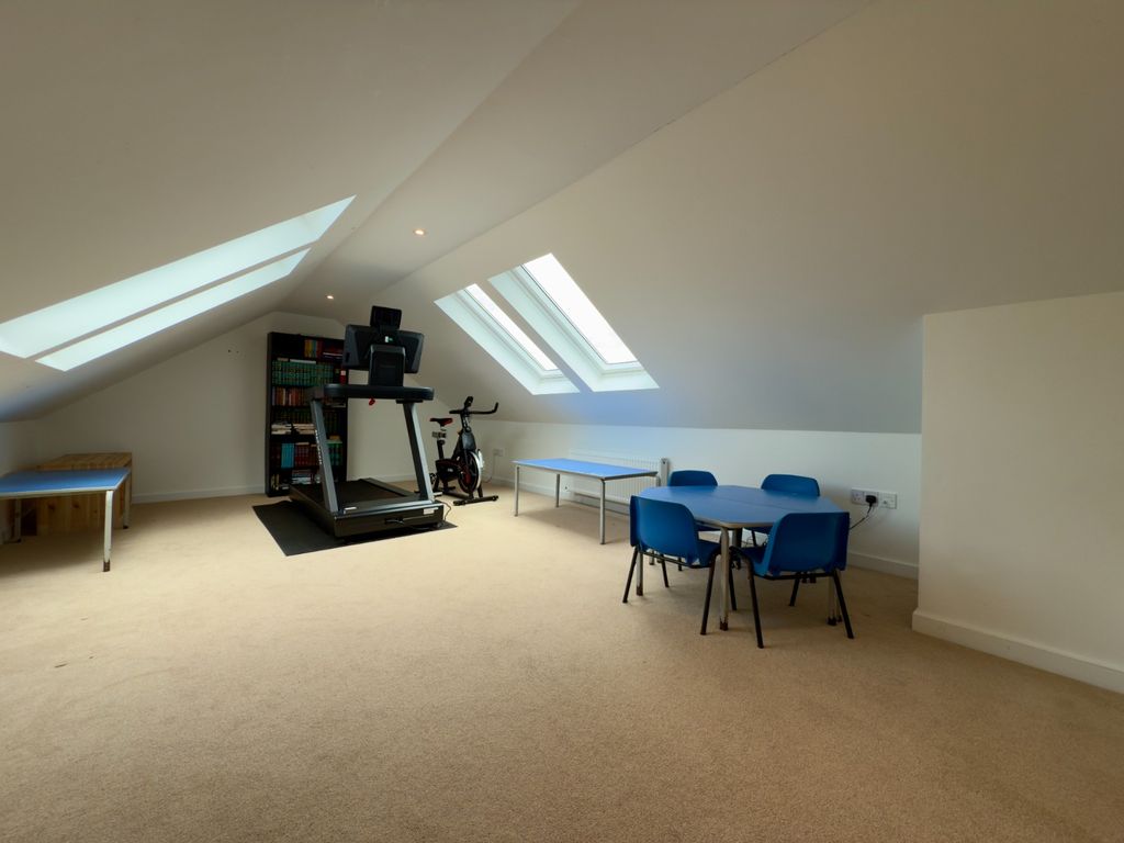 Additional image 19 of 4 bed flat to rentRoyal Crescent, Dunoon, Argyll & Bute PA23