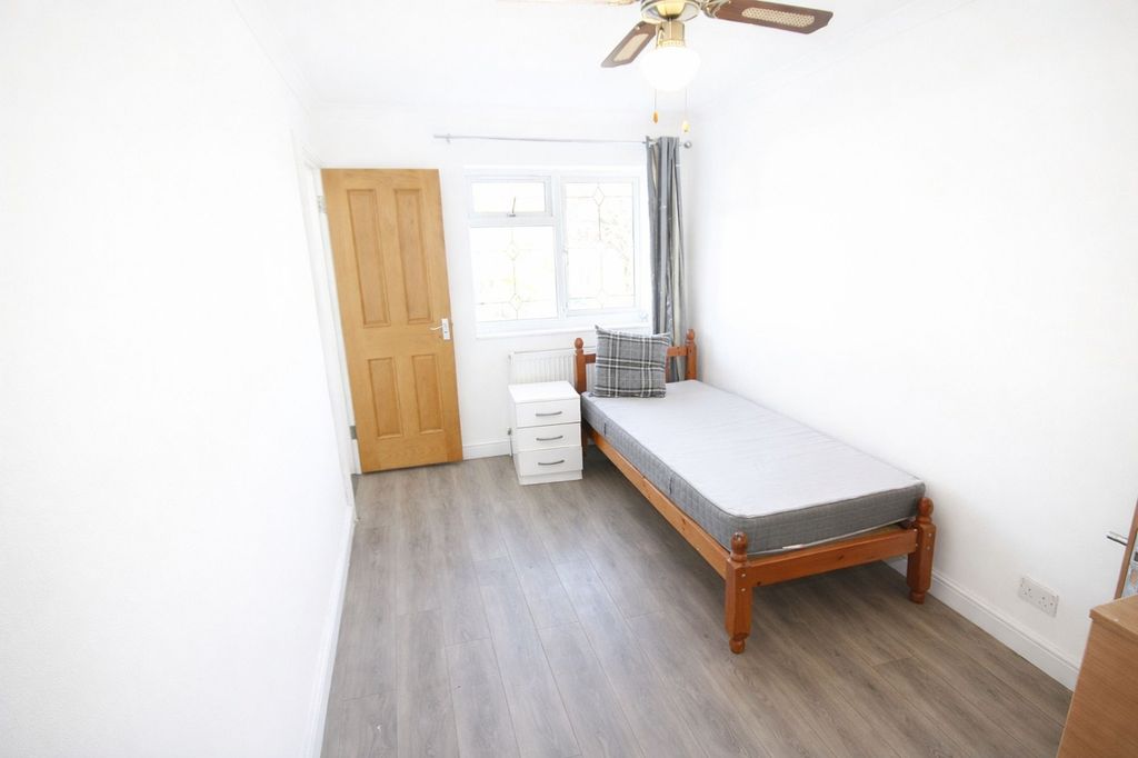 Additional image 19 of 9 bed detached house to rentSomerset Way, Iver SL0