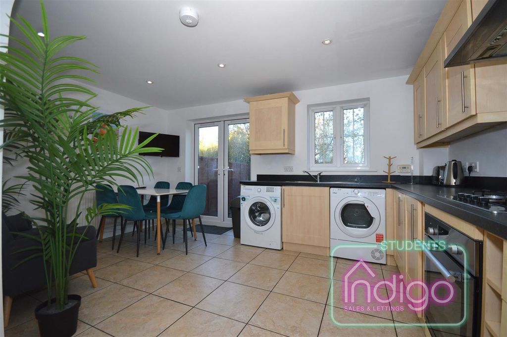 Additional image 23 of 5 bed property to rentChervil Close, Newcastle ST5