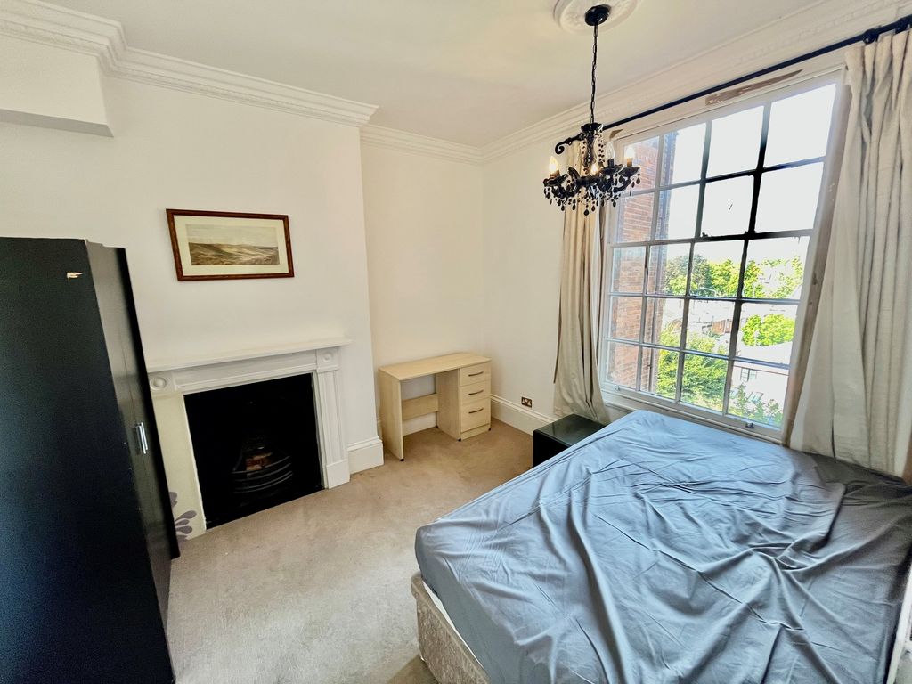 Additional image 6 of 2 bed flat to rentClarendon Square, Leamington Spa CV32