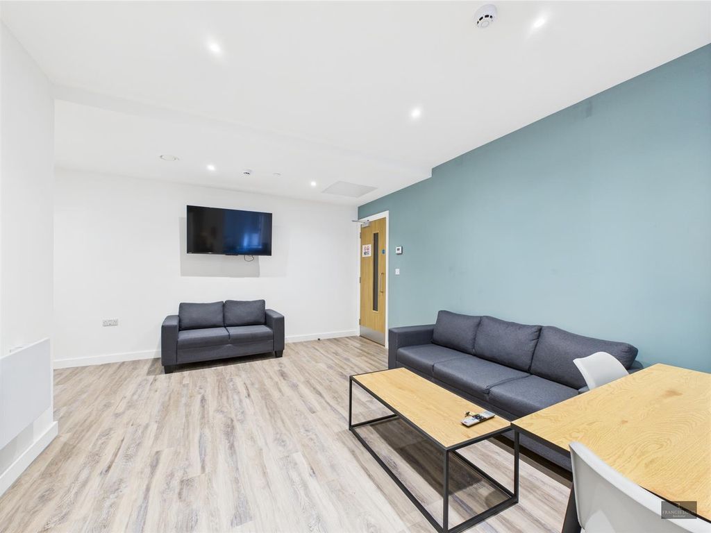 Additional image 2 of 4 bed shared accommodation to rentFlat 11, New North Road, Exeter EX4