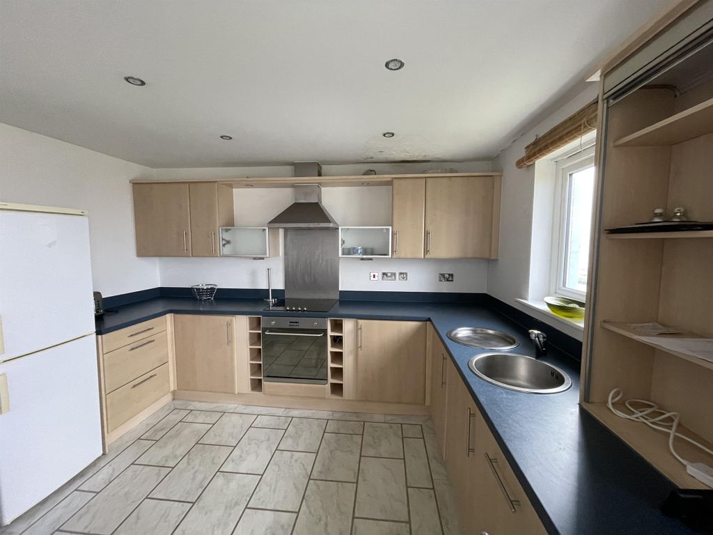 Additional image 2 of 2 bed flat to rentCwrt Mary Welch, Pentre Doc Y Gogledd, Llanelli SA15