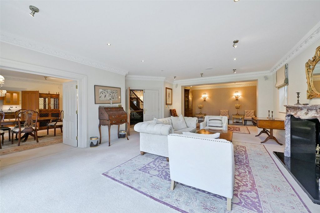 Additional image 5 of 7 bed detached house to rentDukes Kiln Drive, Gerrards Cross, Buckinghamshire SL9