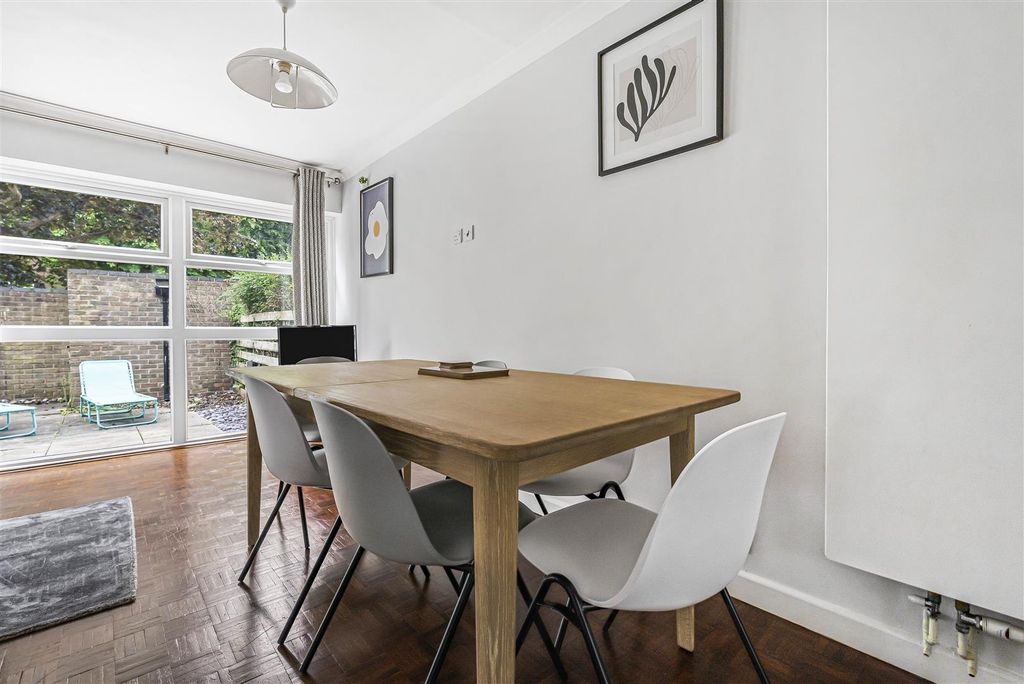 Additional image 6 of 4 bed town house to rentSt. Marks Court, Cambridge CB3