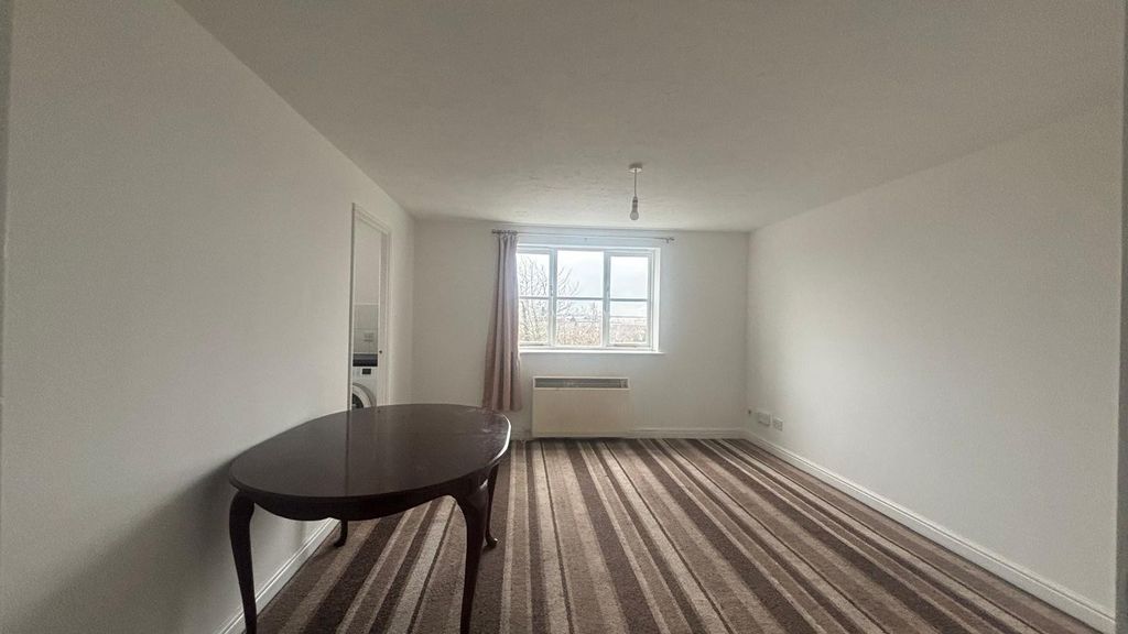 Additional image 2 of 2 bed flat to rentLovegrove Drive, Slough, Berkshire SL2