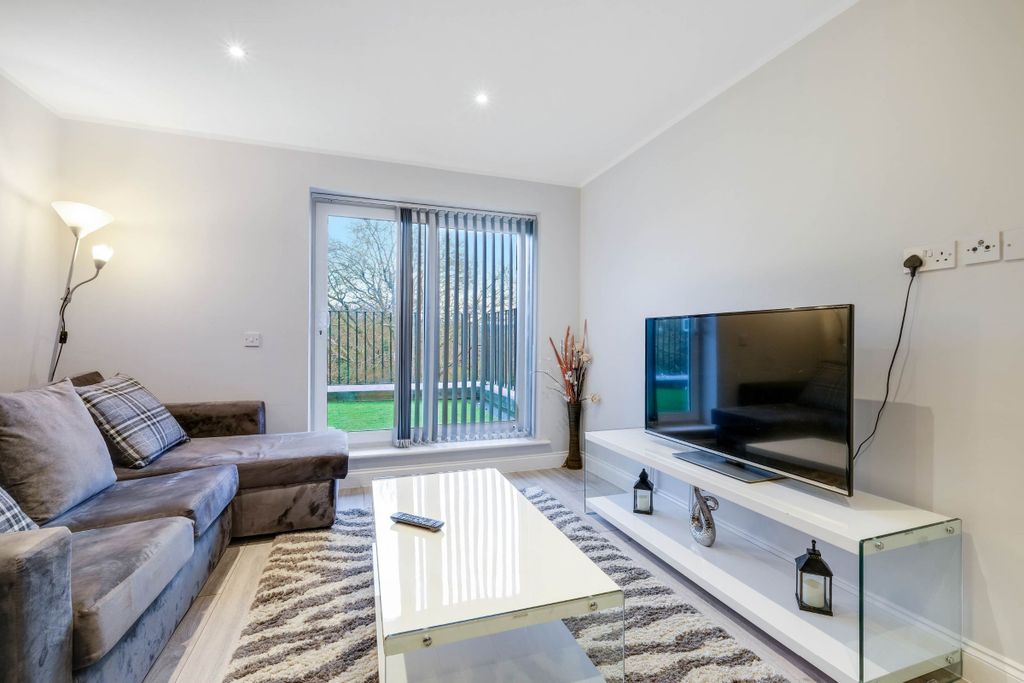 Additional image 5 of 2 bed flat to rentWest Wycombe Road, High Wycombe HP12
