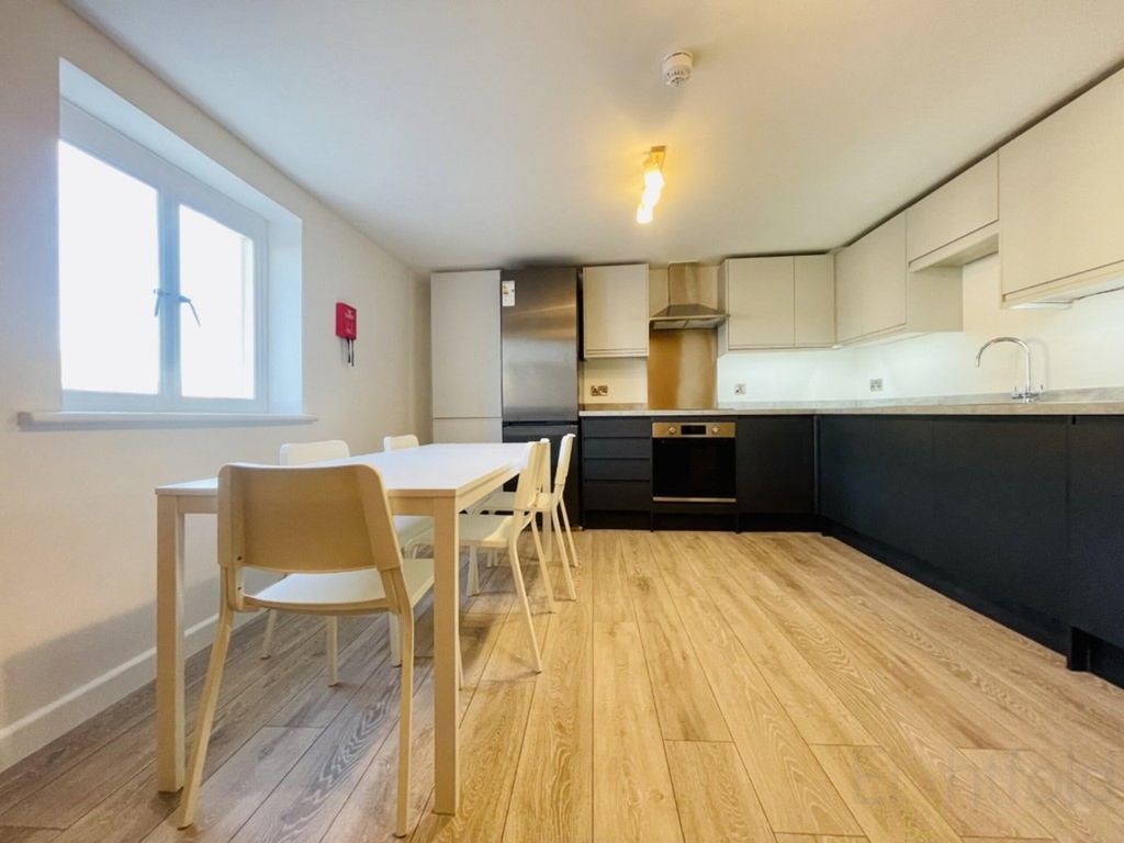Additional image 17 of 5 bed maisonette to rentBrighton Road, Worthing BN11