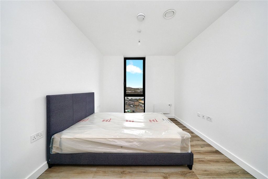 Additional image 2 of 2 bed flat to rentViva Court, Kimpton Road, Luton LU2