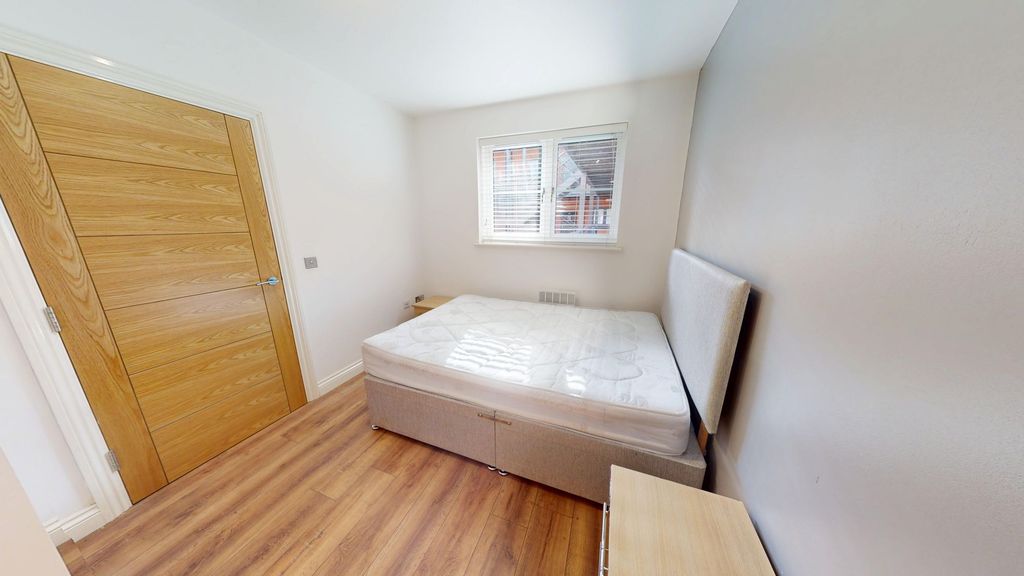 Additional image 5 of 2 bed flat to rentMint Drive, Hockley B18