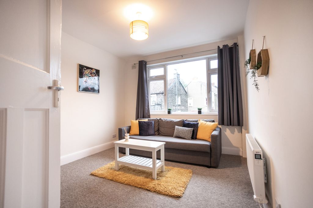 Additional image 3 of 3 bed flat to rentDownend Road, Downend, Bristol, Gloucestershire BS16