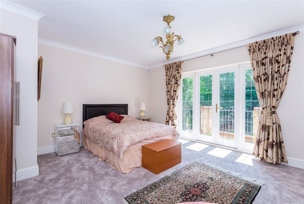 Additional image 11 of 6 bed detached house to rentDukes Kiln Drive, Gerrards Cross, Buckinghamshire SL9