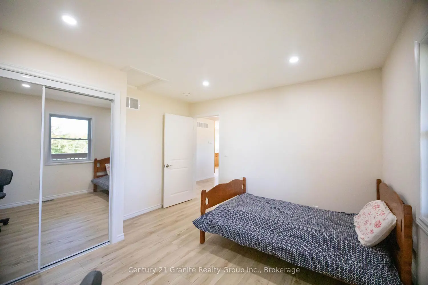 Additional image 6 of 1160 Kennisis Lake Road