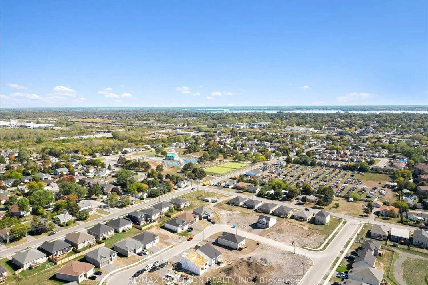 Additional image 20 of 47 Summit Crescent