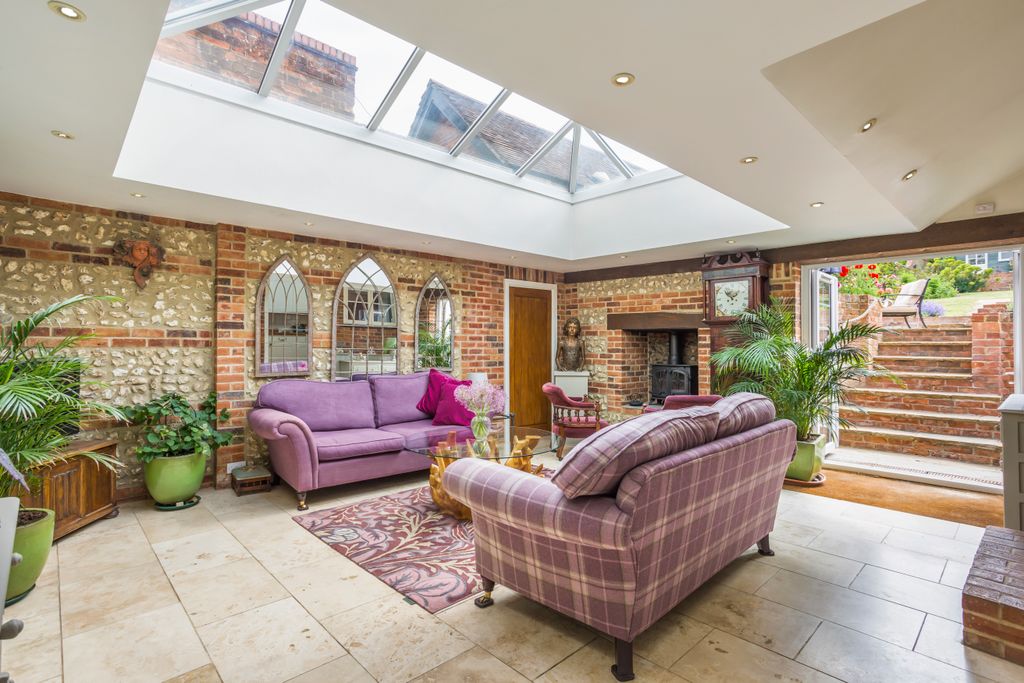 Additional image 3 of 3 bed town house to rentHigh Street, Hungerford RG17