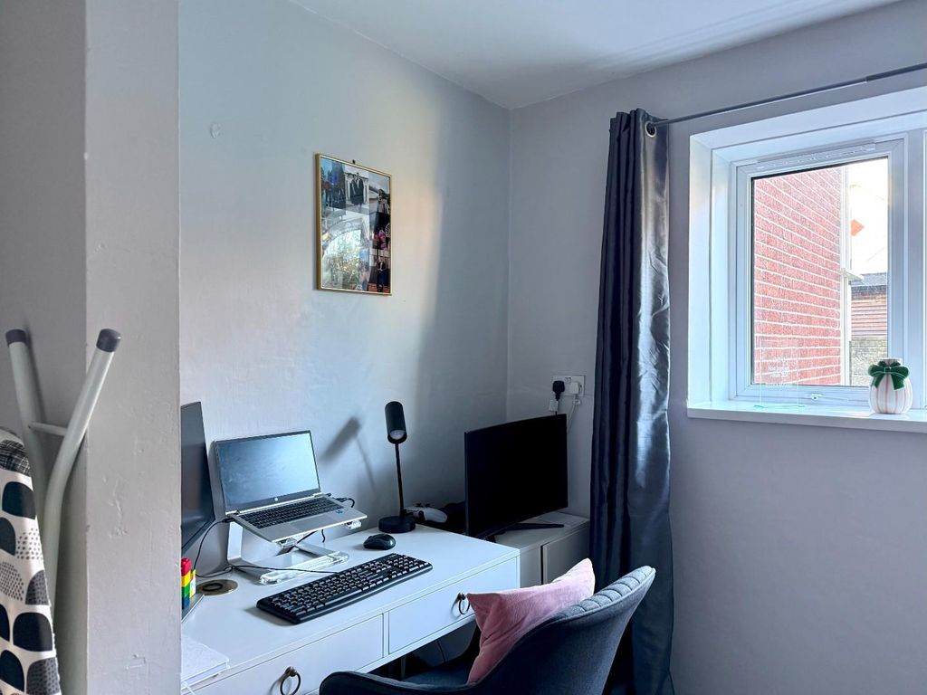 Additional image 12 of 2 bed flat to rentRosebery Place, Penarth CF64