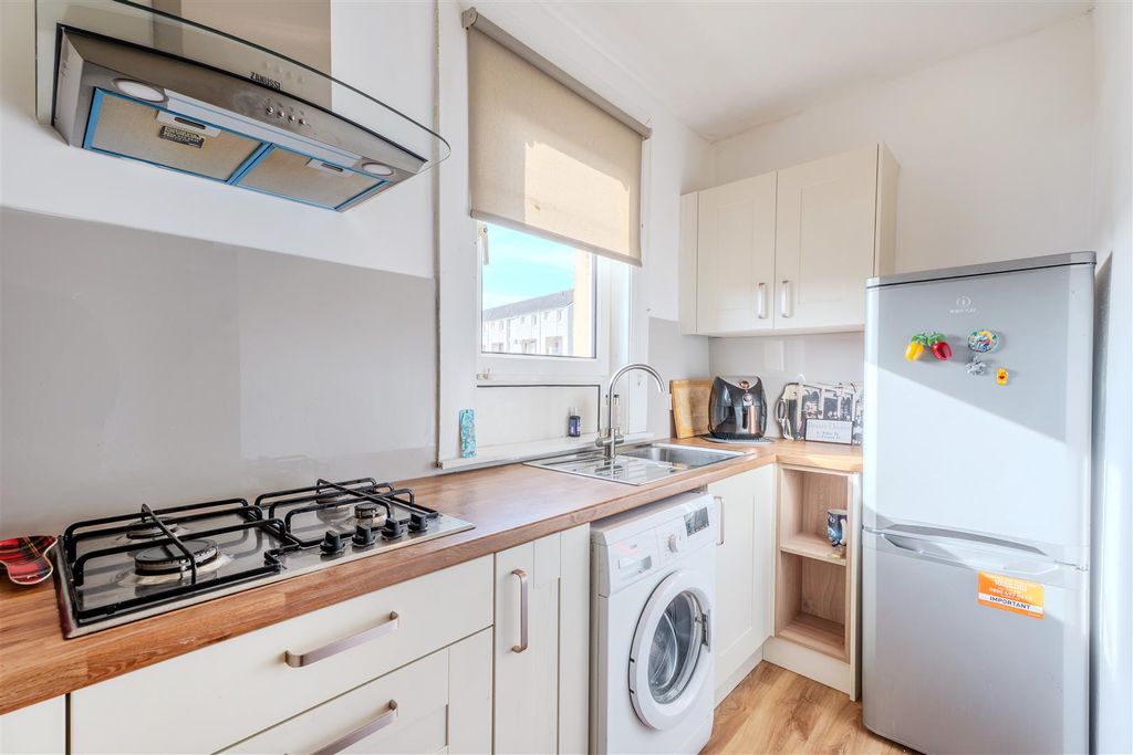 Additional image 8 of 2 bed flat to rentCathcart Road, Rutherglen, Glasgow G73