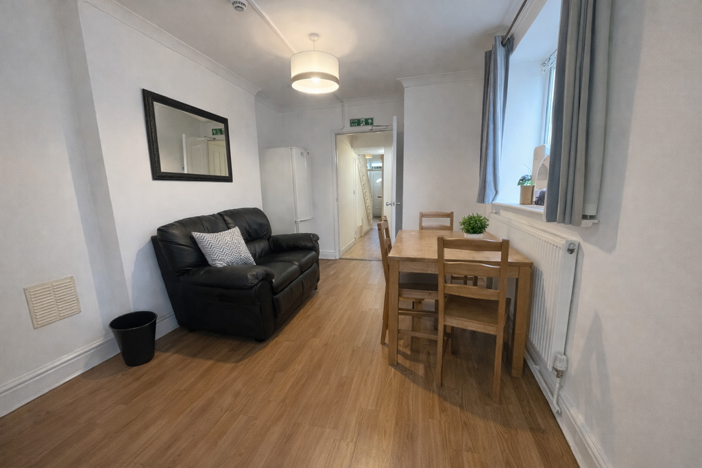 6 bed shared accommodation to rentRussell Street, Swansea SA1 photo 2