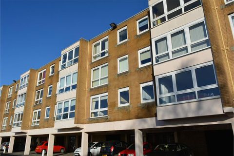 122B Southbrae Drive, Glasgow G13