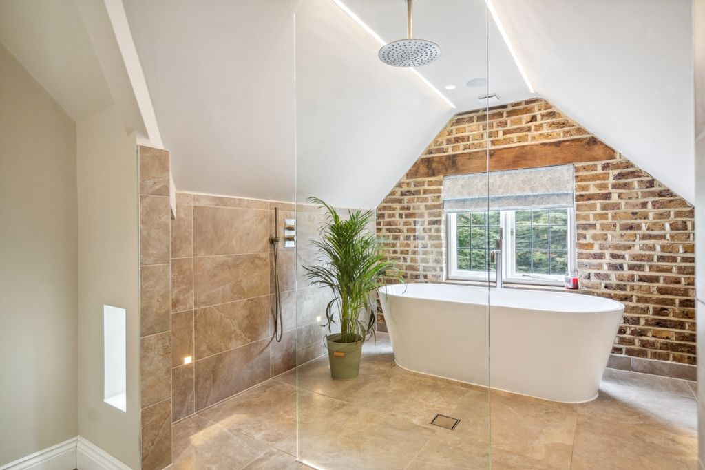 Additional image 11 of 3 bed flat to rentFramewood Road, Stoke Poges, Slough SL2