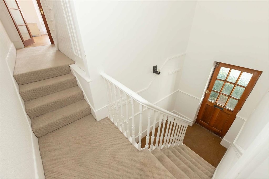 Additional image 4 of 3 bed maisonette to rentWestern Row, Worthing BN11