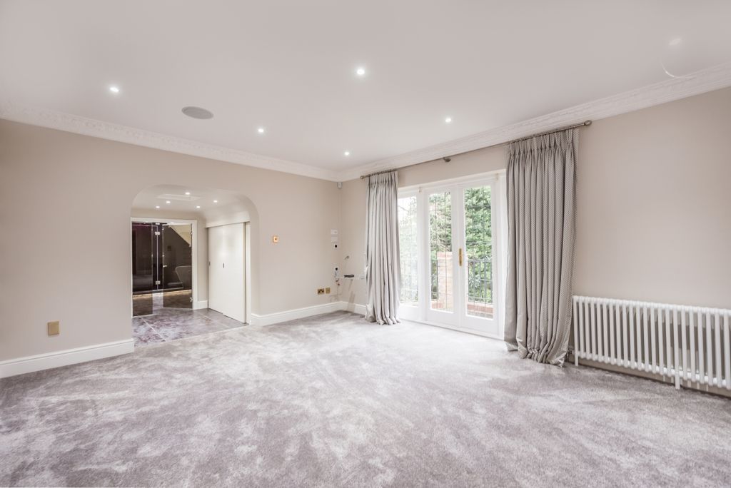 Additional image 13 of 6 bed detached house to rentDukes Kiln Drive, Gerrards Cross SL9