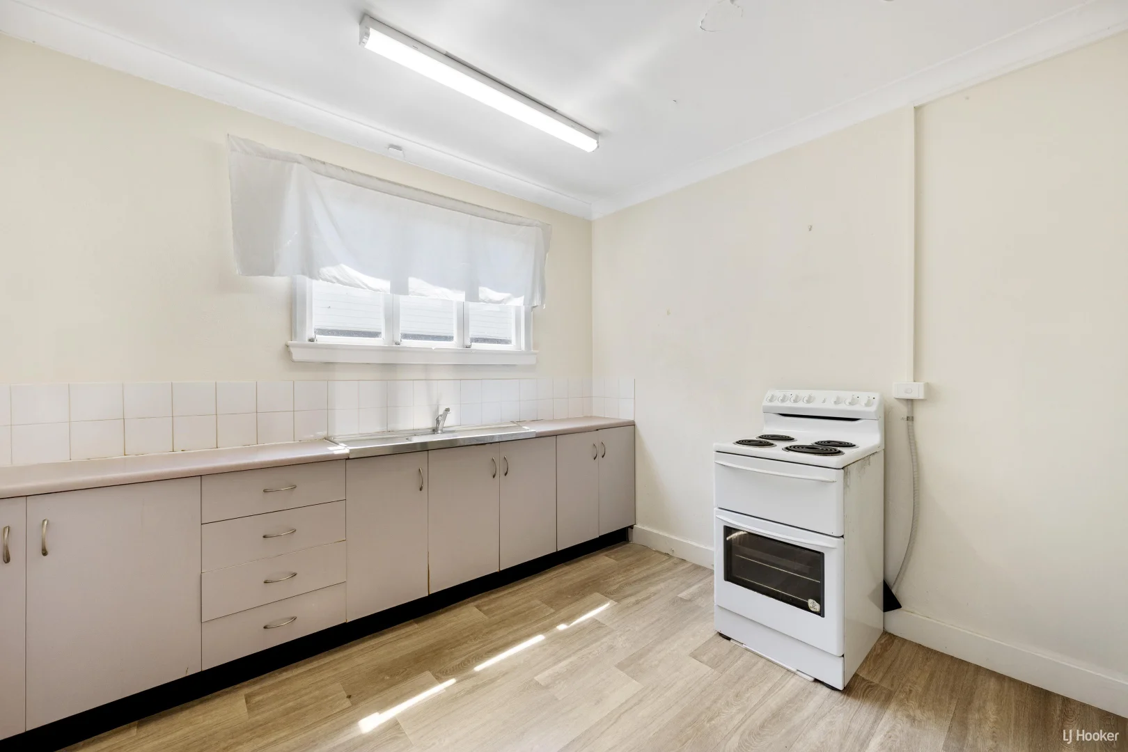 Additional image 12 of 160 Francis Street, West End QLD 4810