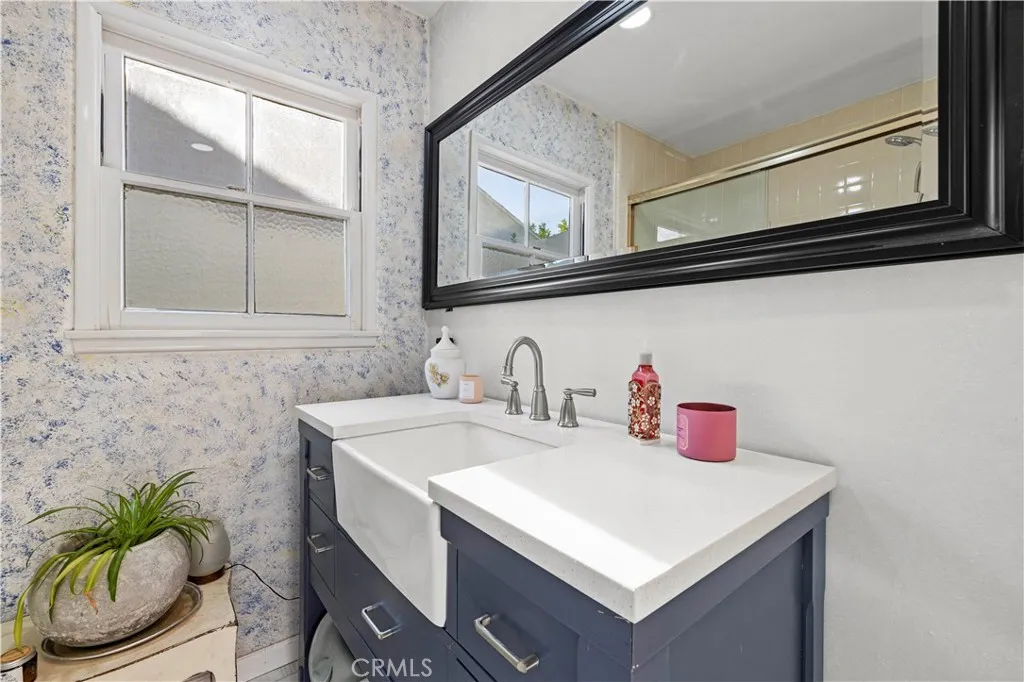 Additional image 17 of 18229 Strathern Street, Reseda, CA 91335