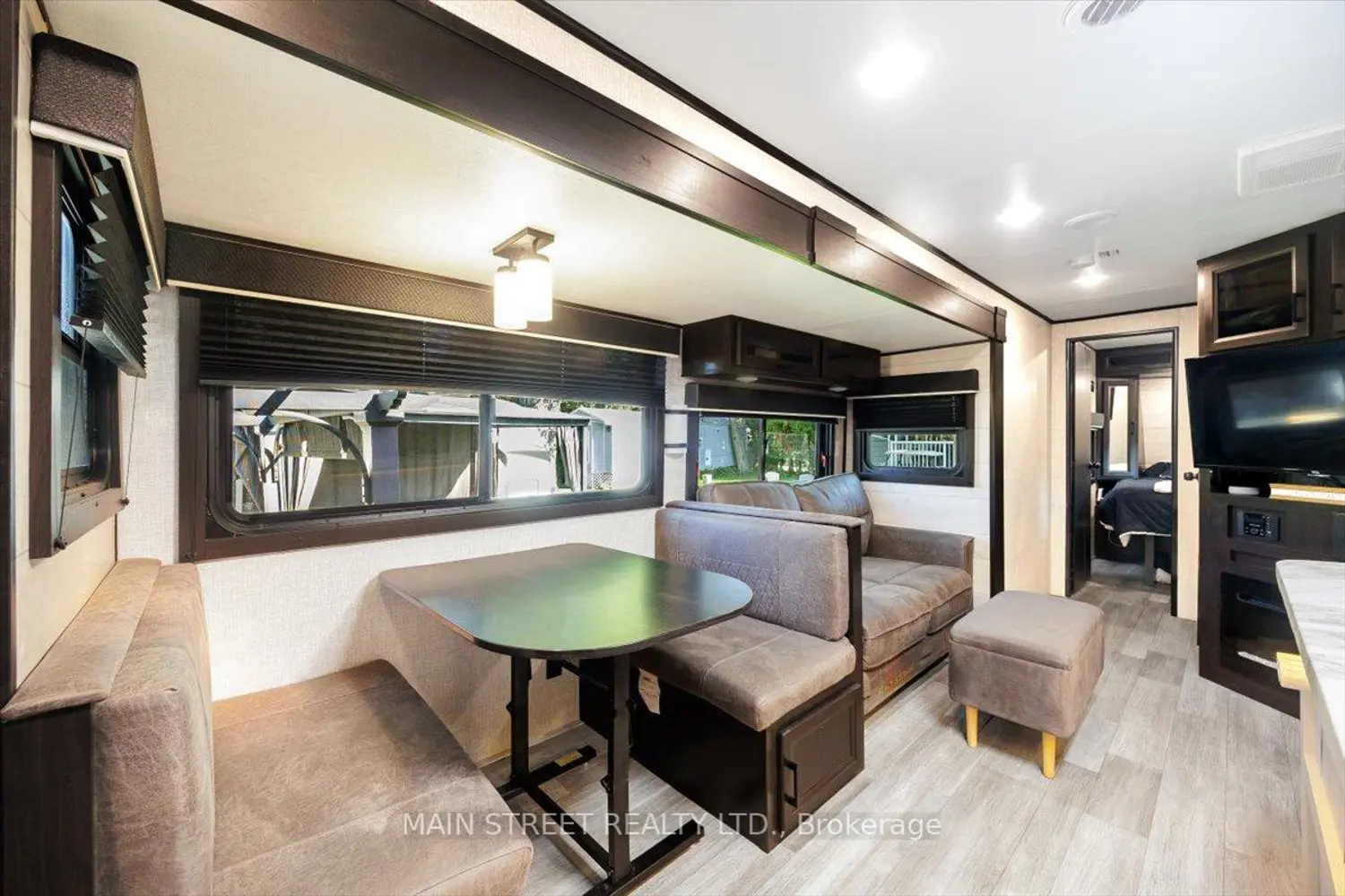 Additional image 7 of 15 Hawaiian Circle