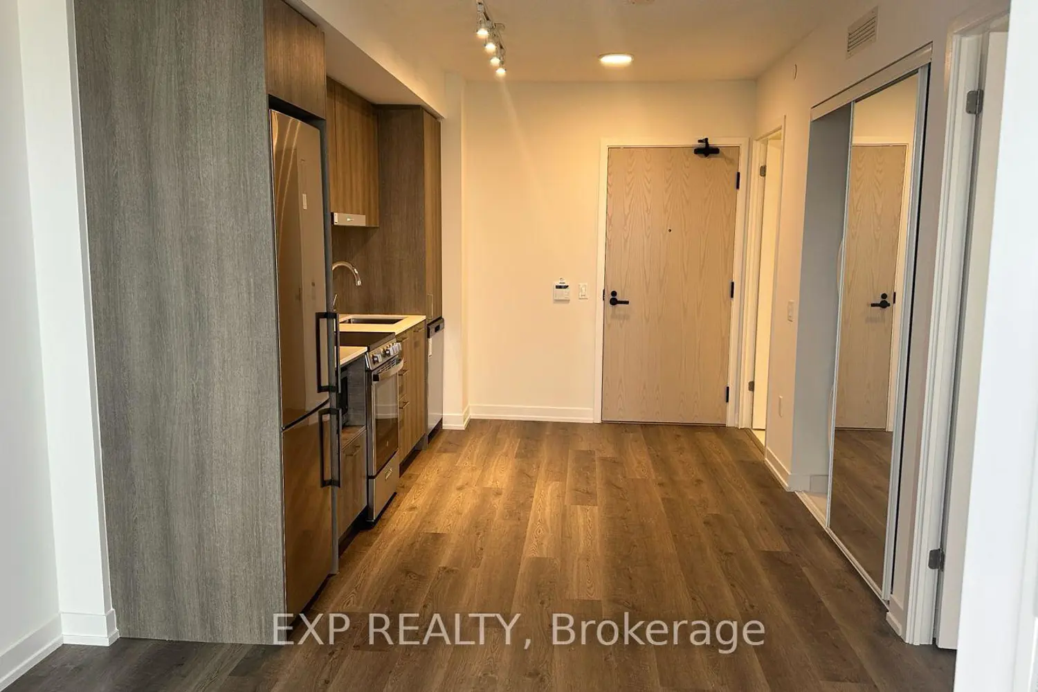 Additional image 3 of 195 Commerce Street 1705