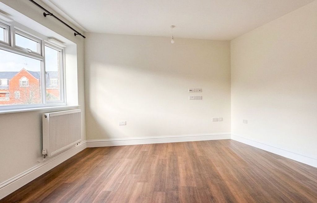 Additional image 8 of 2 bed flat to rentSpringfield Road, Horsham RH12