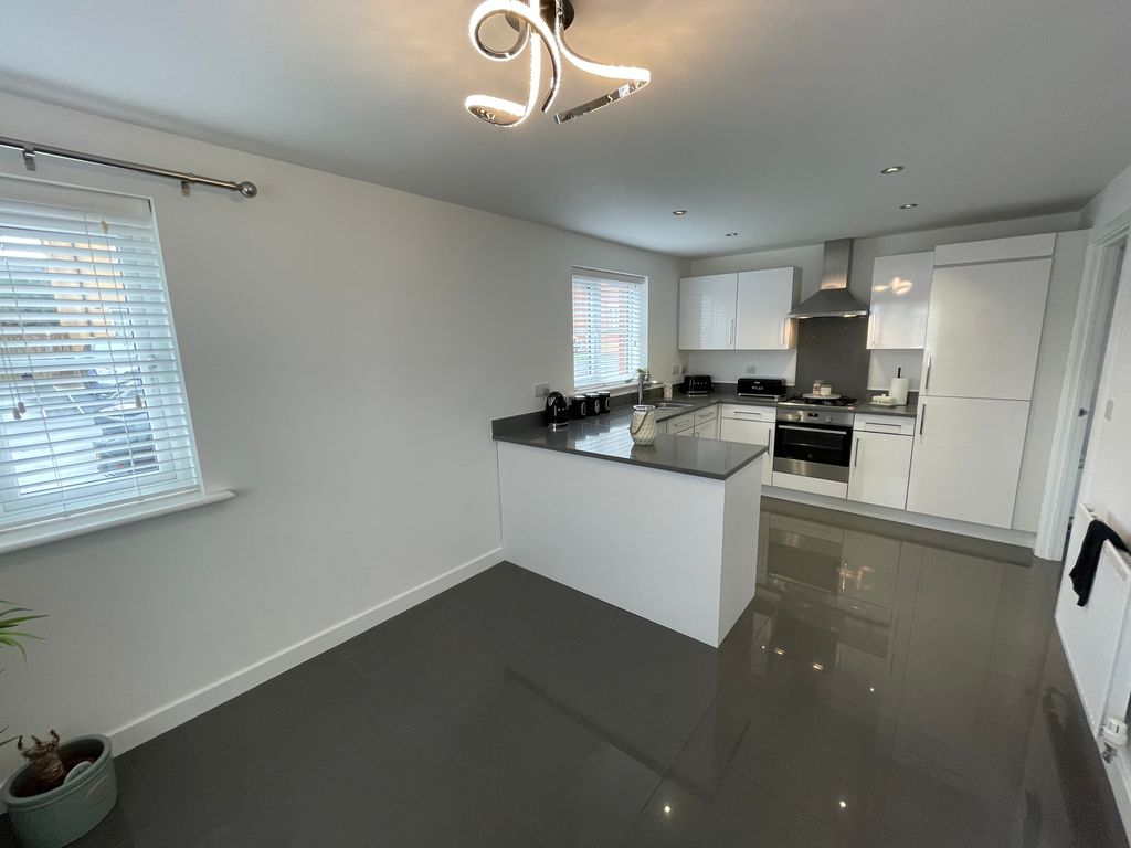 Additional image 2 of 3 bed detached house to rentMaes Y Glo, Llanelli SA14