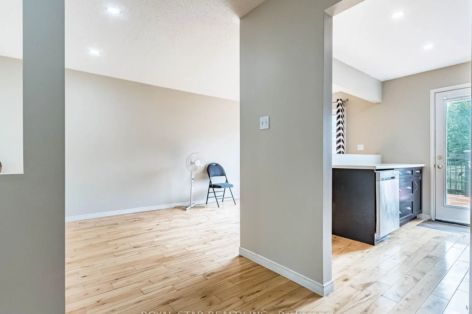 Additional image 3 of 18 Woodside Square