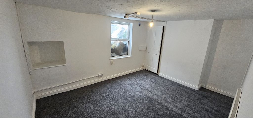 Additional image 9 of 6 bed semi-detached house to rentUnion Street, Luton LU1