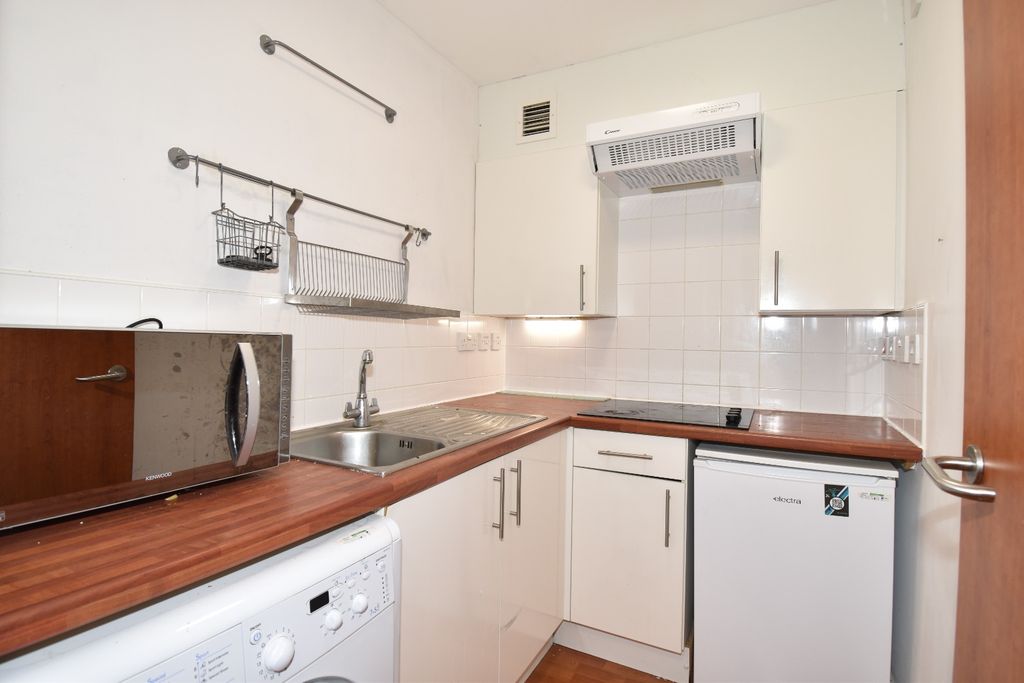 1 bed flat to rentMaritime Studios, Pendennis Court, Falmouth TR11