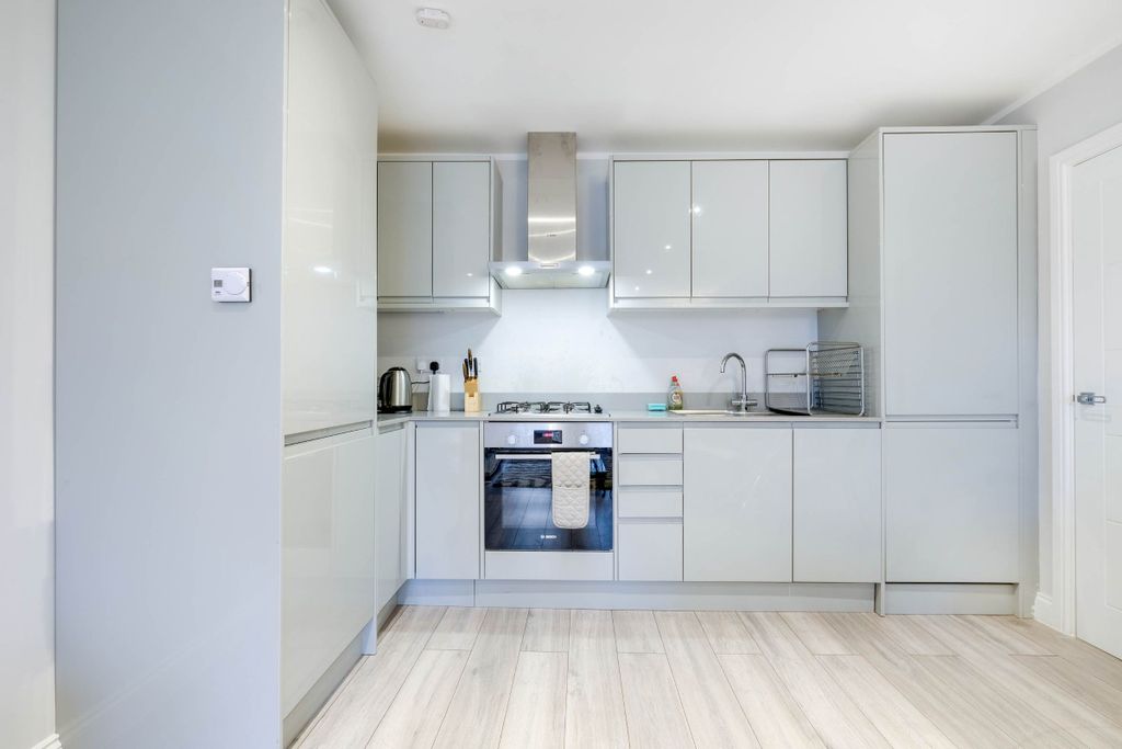 Additional image 3 of 2 bed flat to rentWest Wycombe Road, High Wycombe HP12