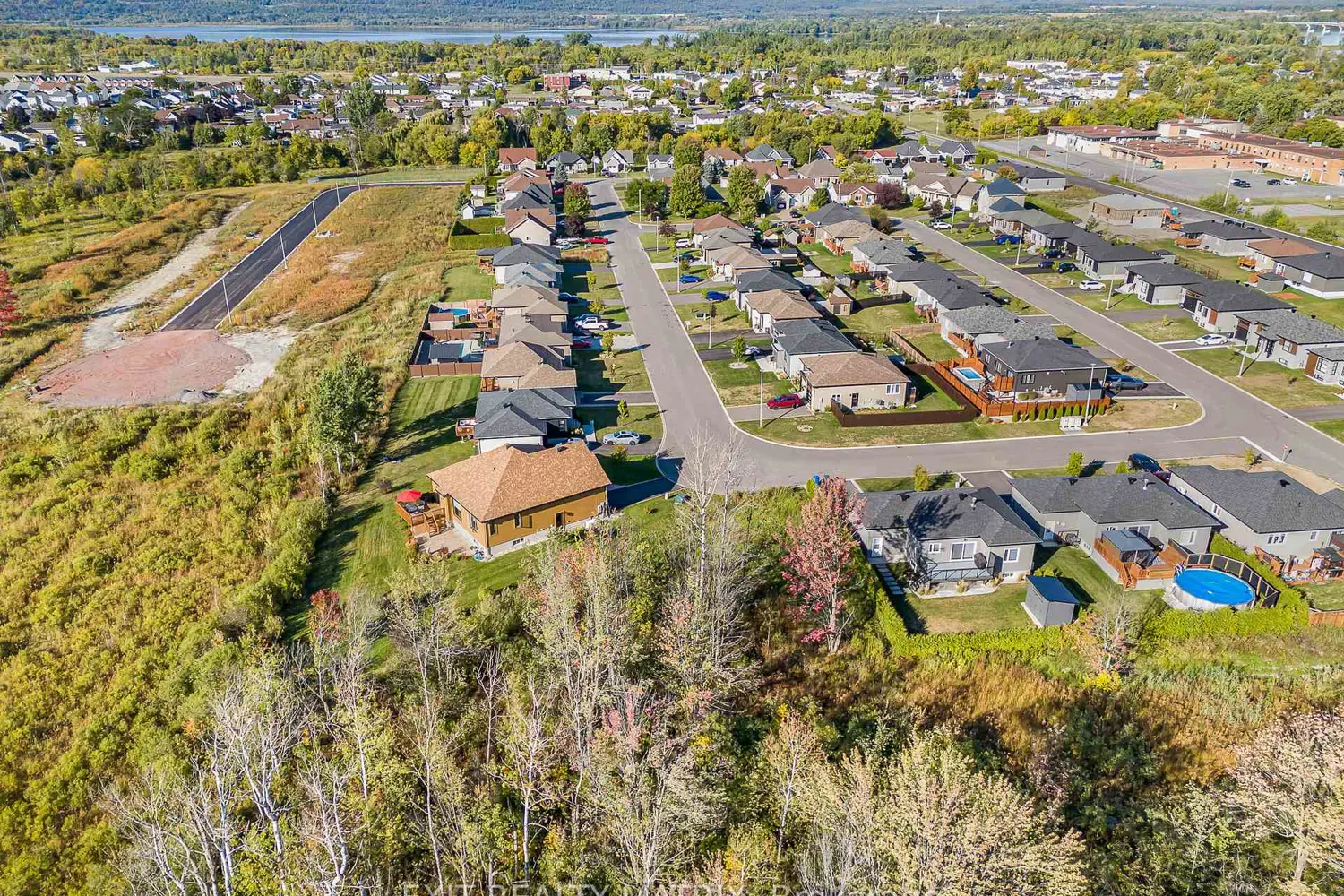 Additional image 3 of 740 Roxane Crescent