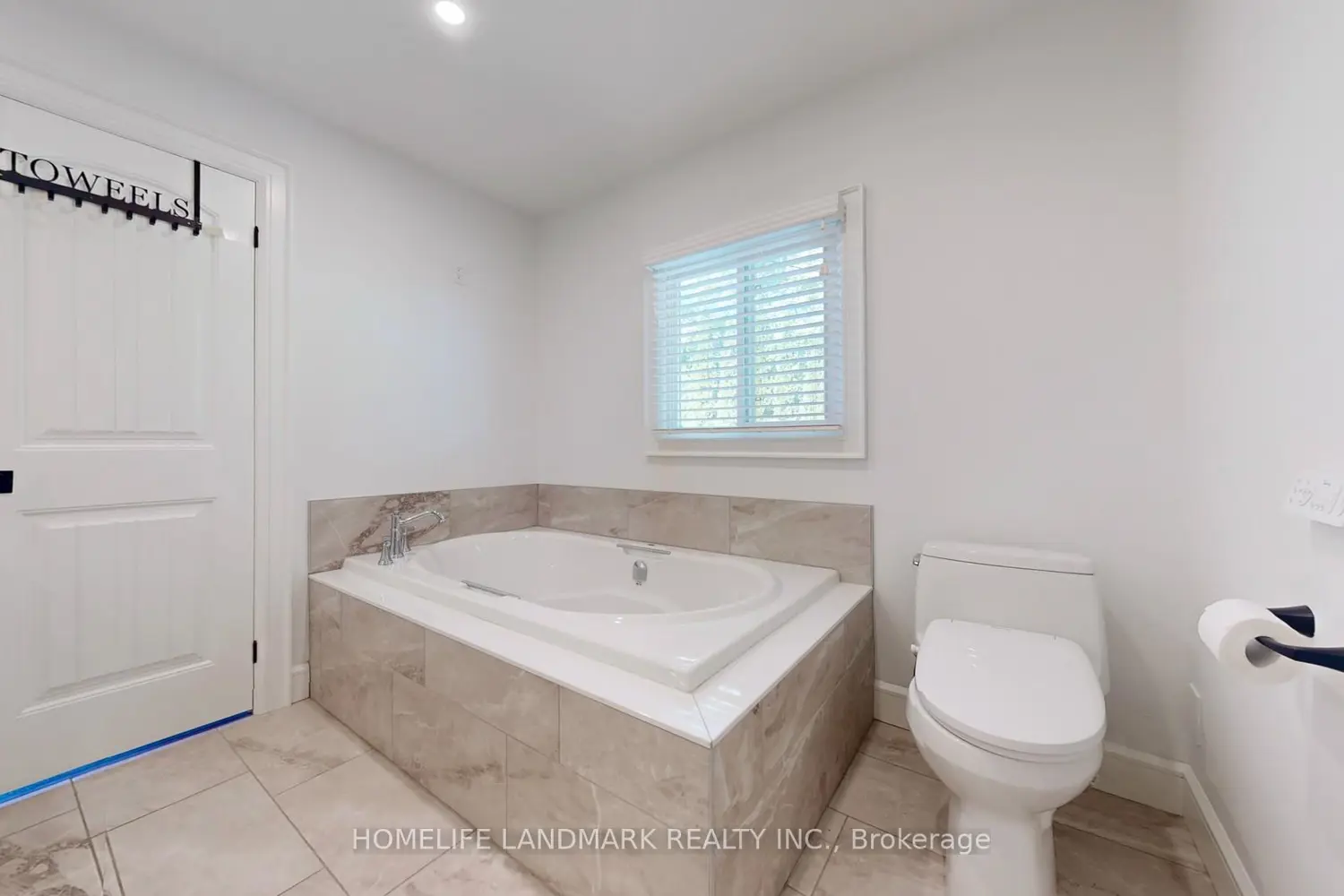 Additional image 11 of 208 Lakeshore Drive