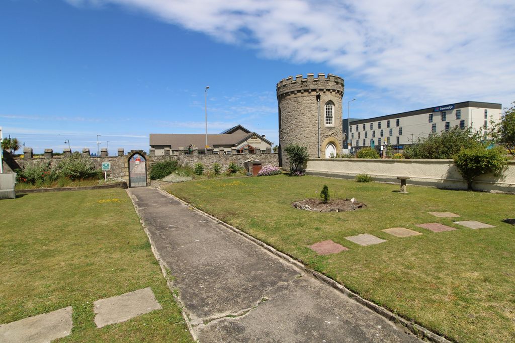 Additional image 2 of 1 bed flat to rentGlan Y Don Ltd, 39 East Parade, Rhyl, Denbighshire LL18