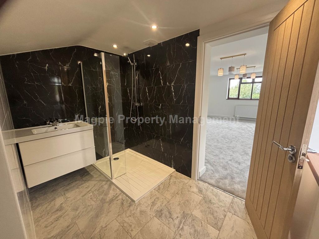 Additional image 18 of 6 bed semi-detached house to rentThe Lakes, Twentypence Road, Cottenham, Cambridge CB24
