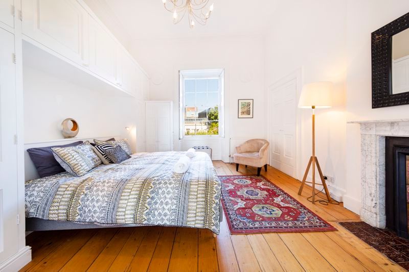 3 bed flat to rentRoyal York Crescent, Bristol BS8 photo 3