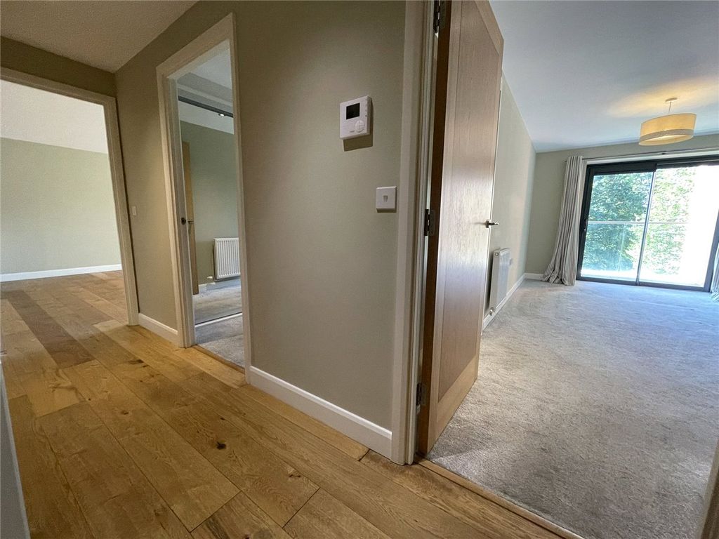 Additional image 8 of 2 bed flat to rentRacecourse Road, Newbury, Berkshire RG14