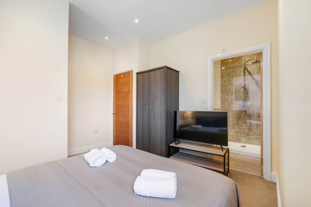 Additional image 8 of 2 bed flat to rentQueen Street, Maidenhead SL6