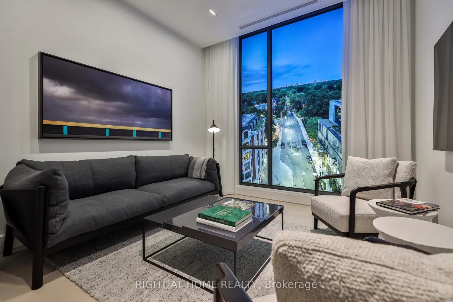 Additional image 16 of 1 Roxborough Street 403