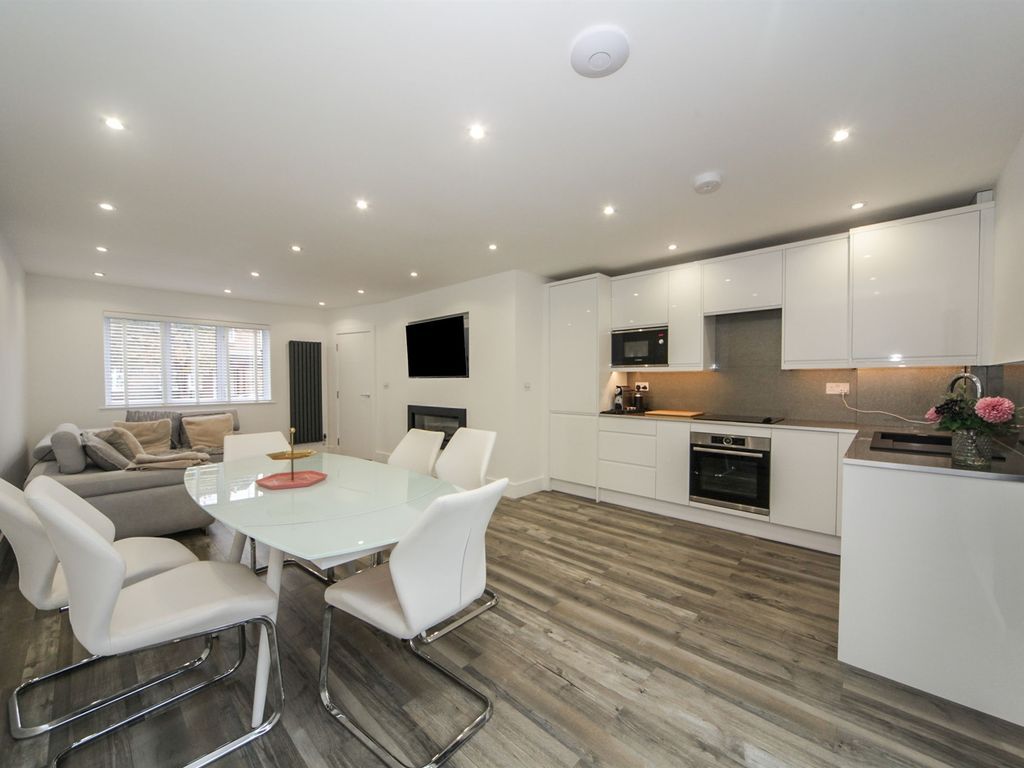 3 bed flat to rentRosedale, Dunstable, 5Rz LU5 photo 3